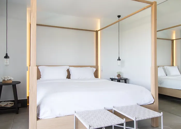 Lena Mare Αχαράβη