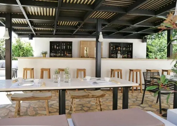 Lena Mare Αχαράβη